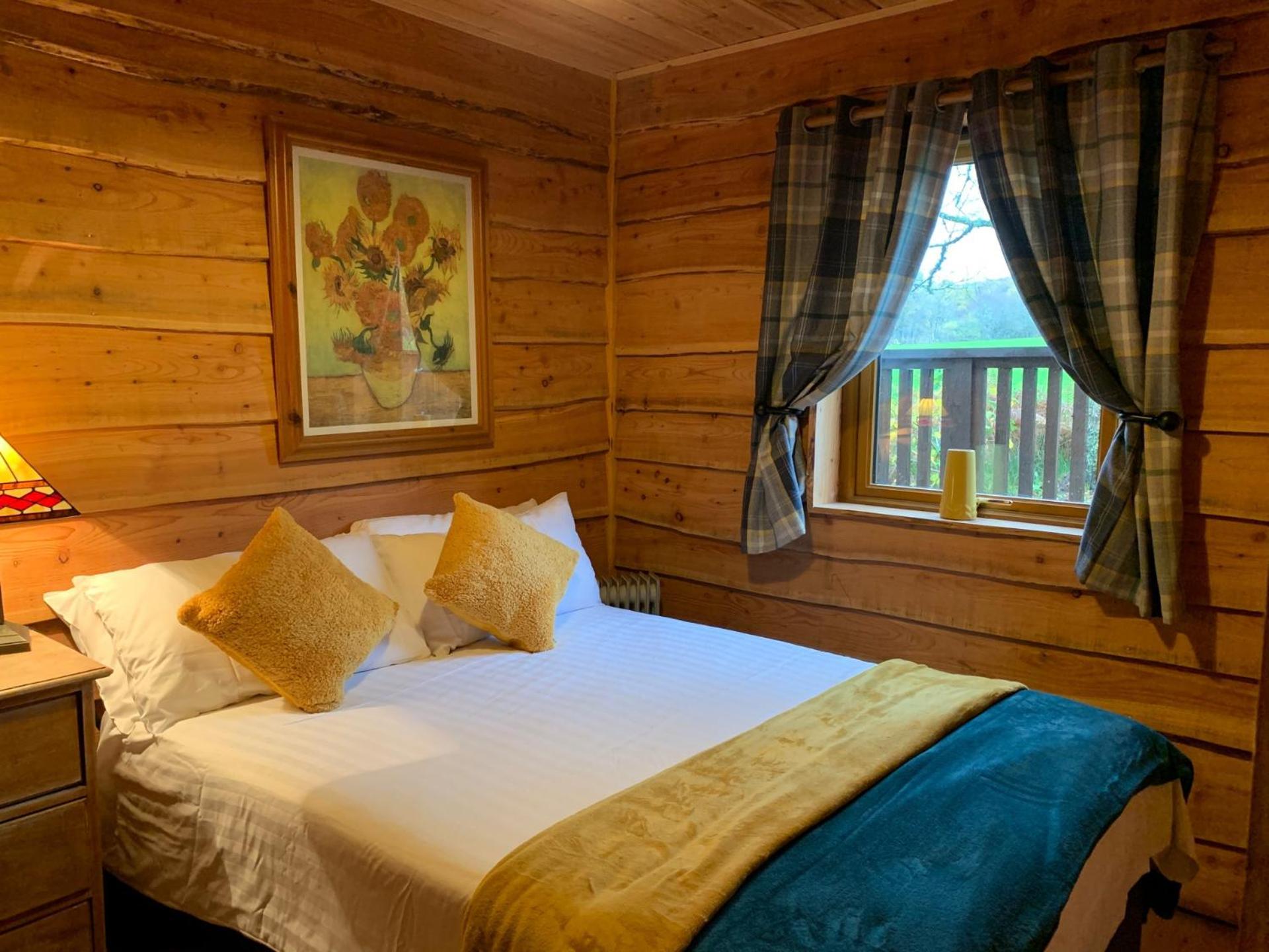 Loch Aweside Forest Cabins Dalavich Номер фото